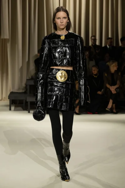 Look 19